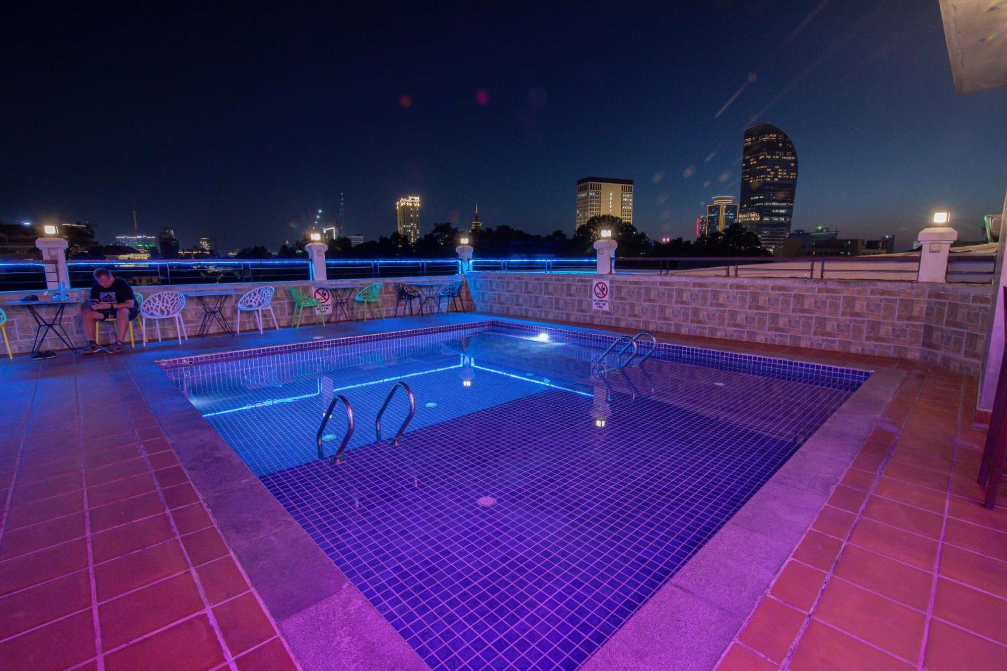 Pooltop Phnom Penh Bagian luar foto